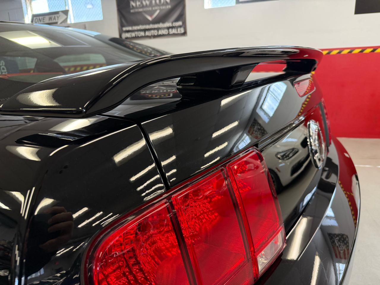 Ford Mustang GT Deluxe Coupe 2008