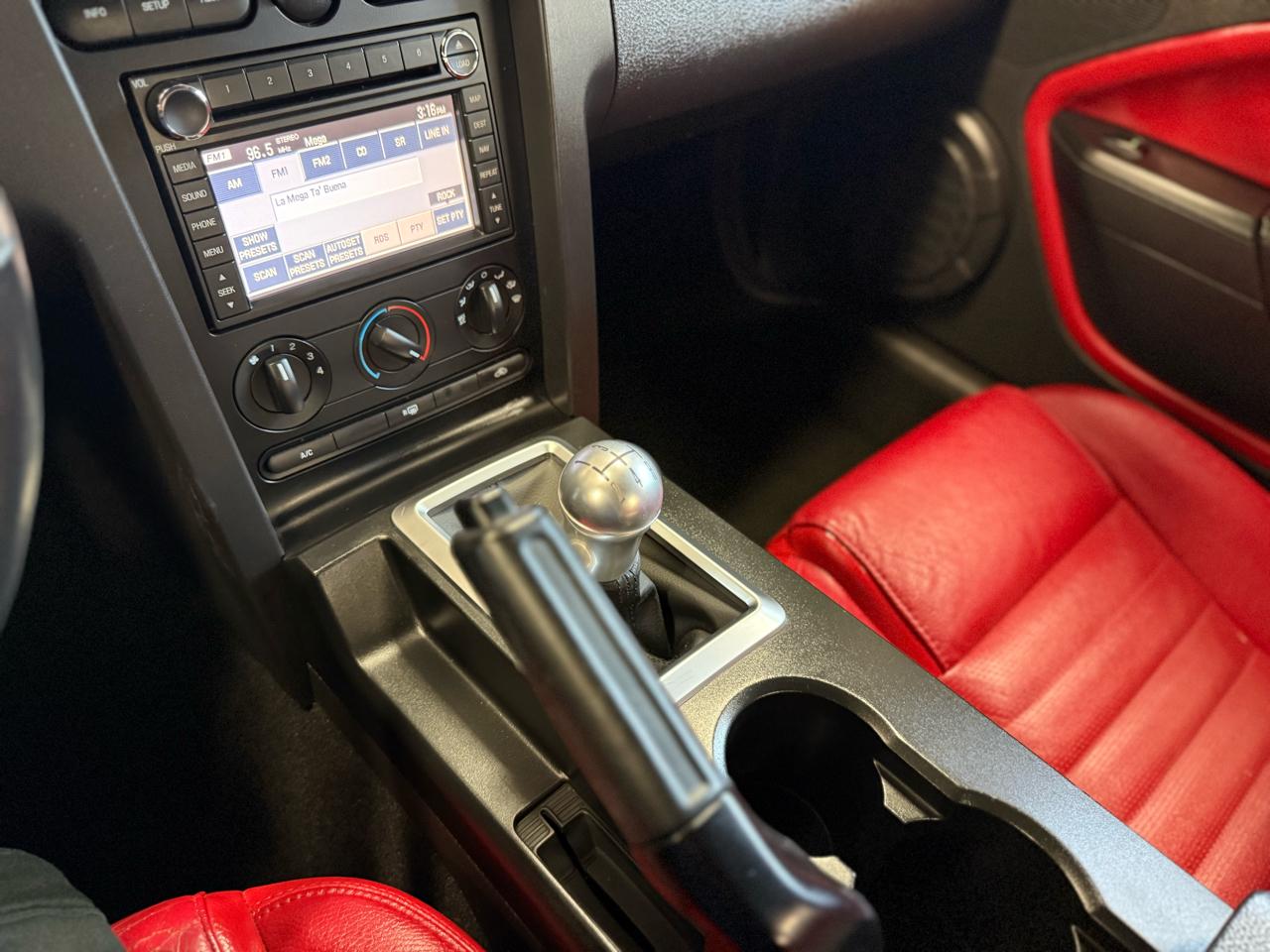 Ford Mustang GT Deluxe Coupe 2008