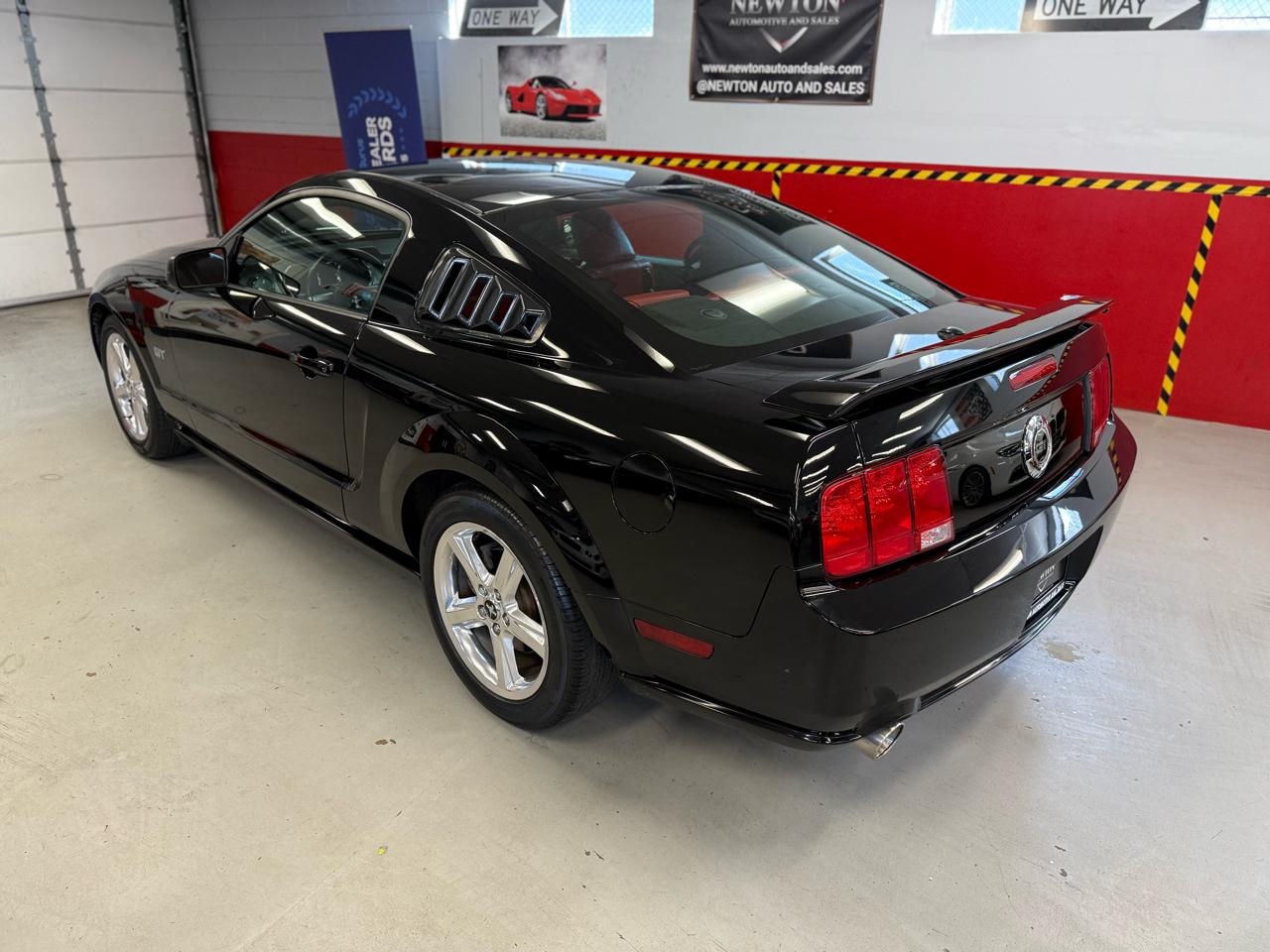 Ford Mustang GT Deluxe Coupe 2008