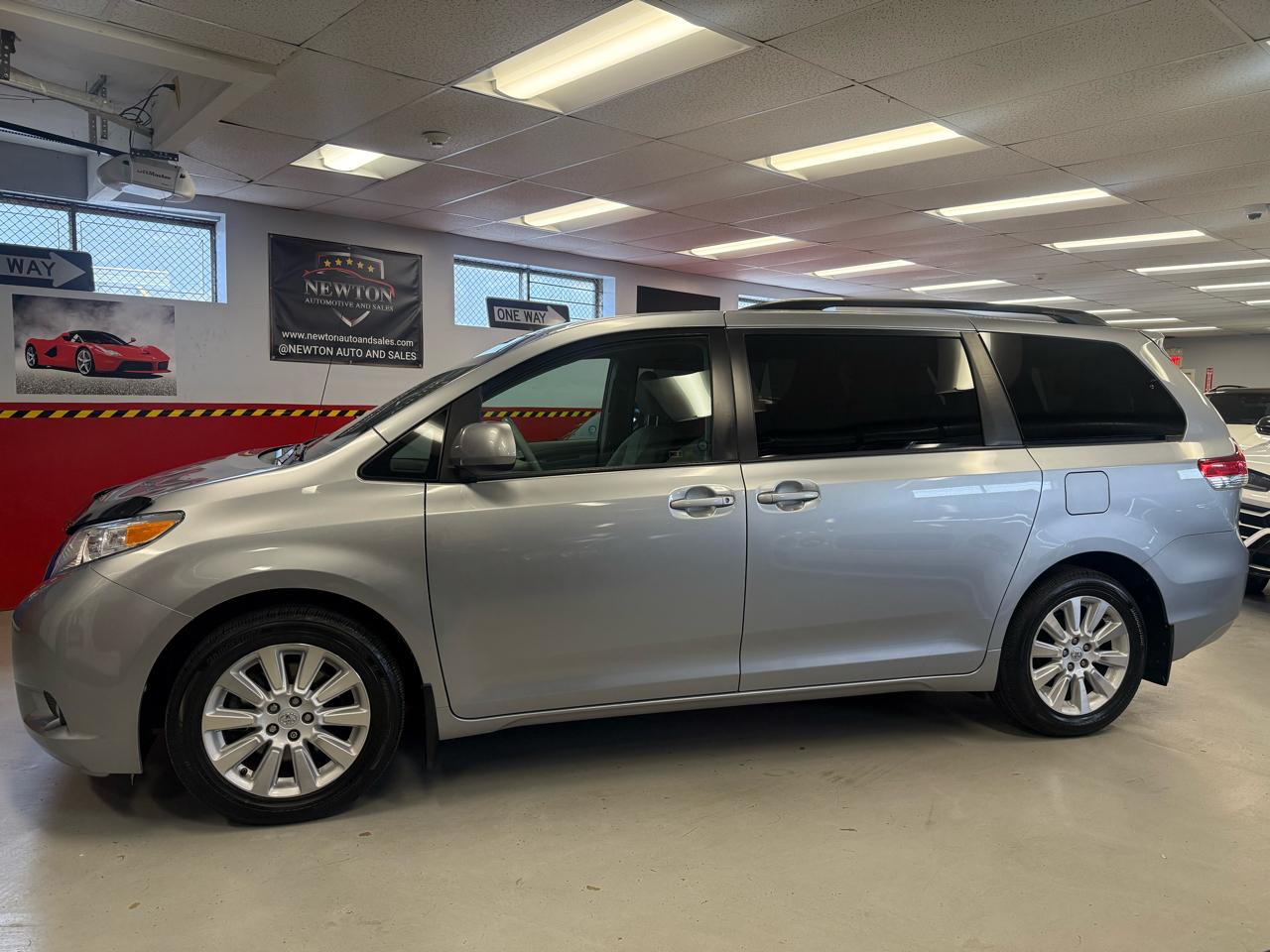 Toyota Sienna Limited AWD 7-Passenger V6 2014