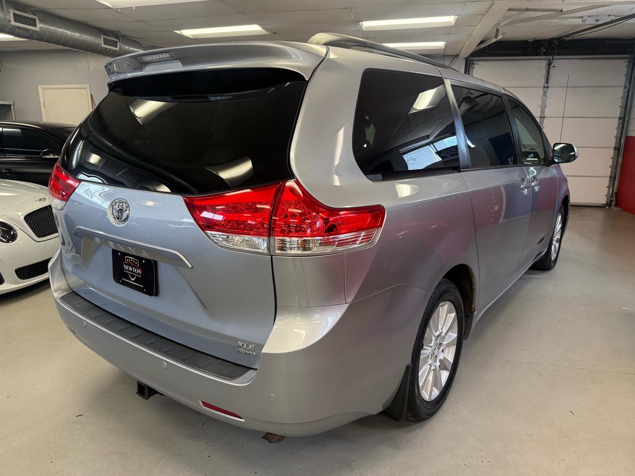 Toyota Sienna Limited AWD 7-Passenger V6 2014