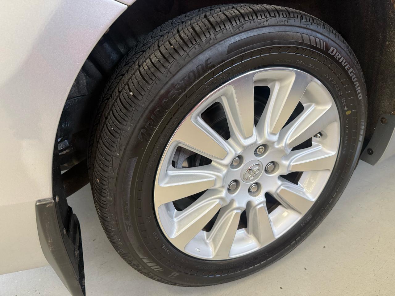 Toyota Sienna Limited AWD 7-Passenger V6 2014