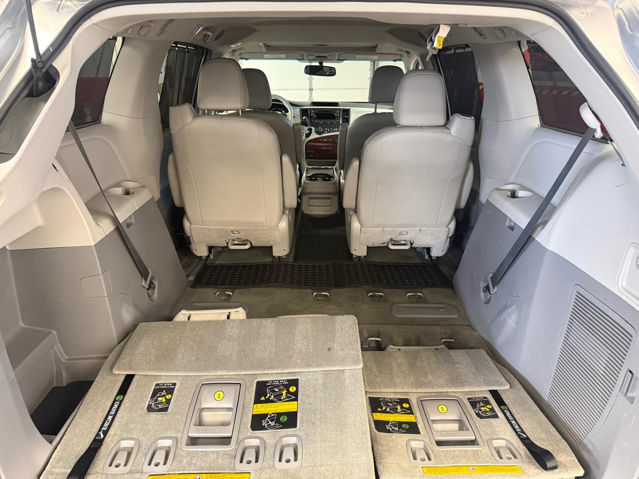 Toyota Sienna Limited AWD 7-Passenger V6 2014