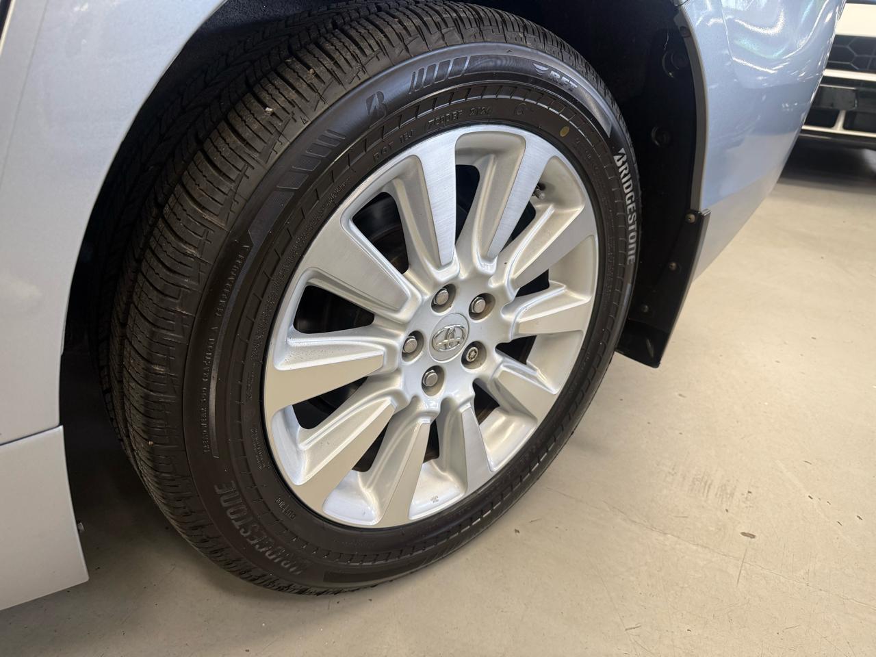 Toyota Sienna Limited AWD 7-Passenger V6 2014