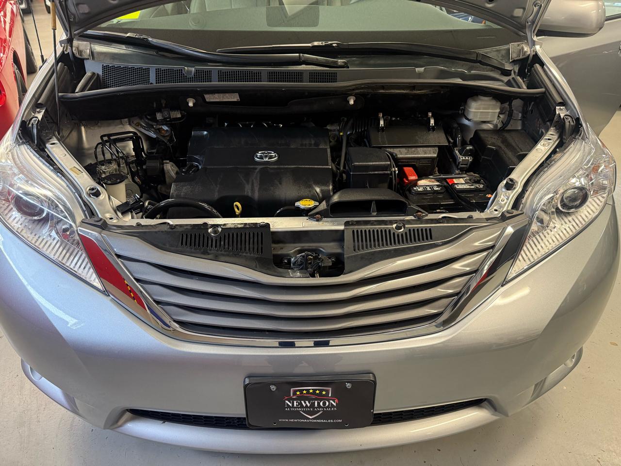 Toyota Sienna Limited AWD 7-Passenger V6 2014