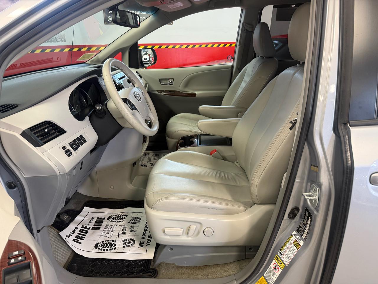 Toyota Sienna Limited AWD 7-Passenger V6 2014