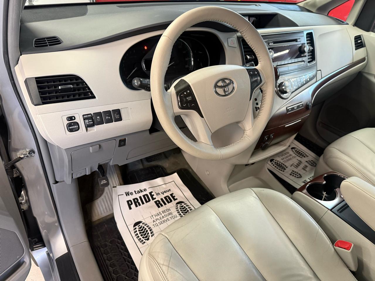 Toyota Sienna Limited AWD 7-Passenger V6 2014