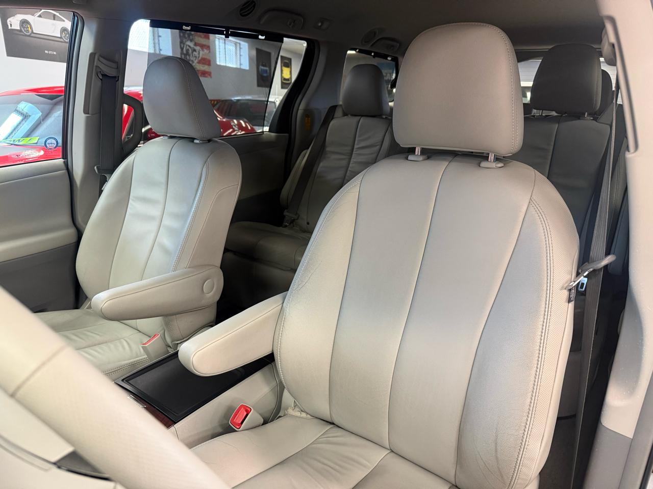 Toyota Sienna Limited AWD 7-Passenger V6 2014