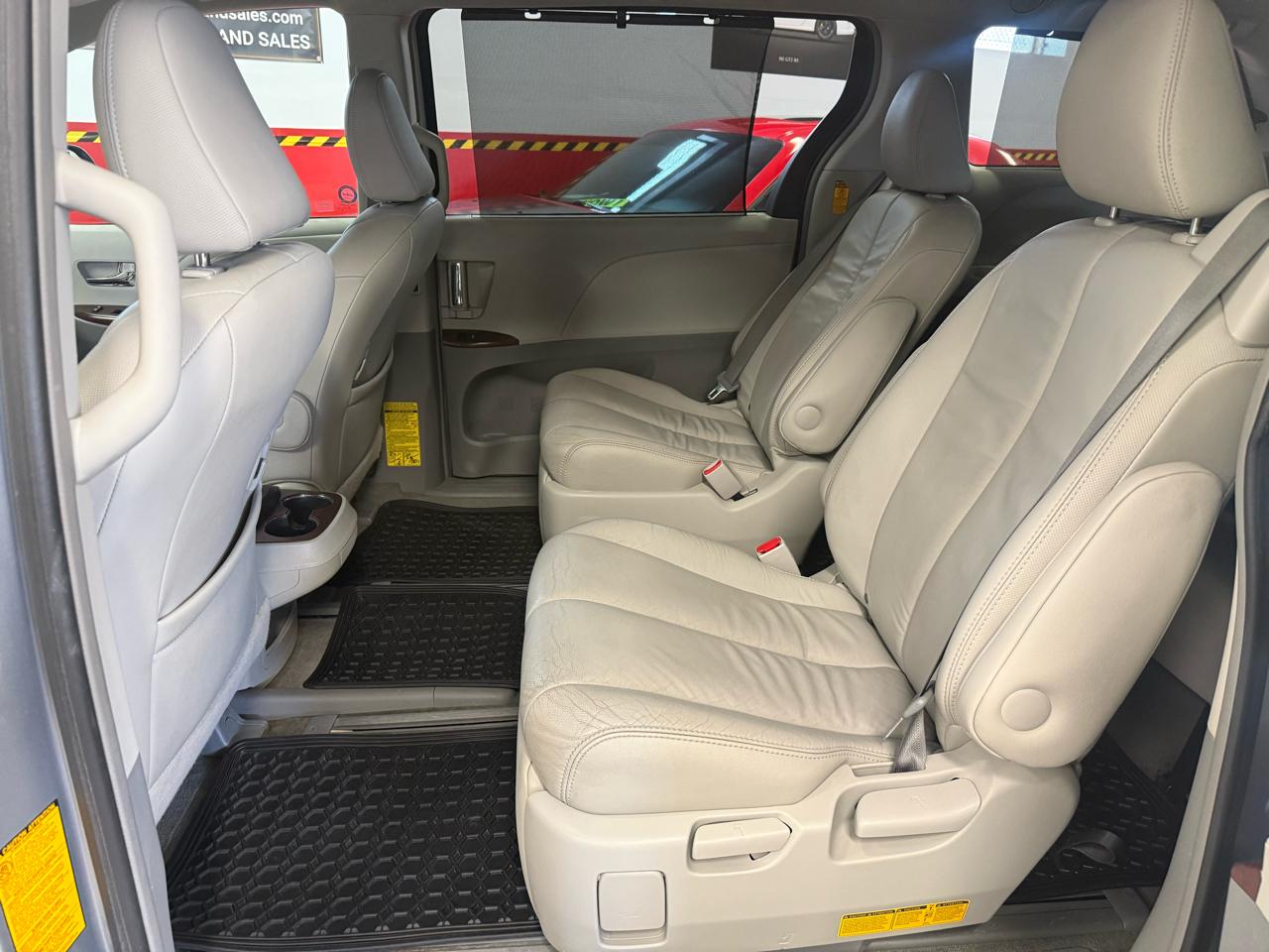 Toyota Sienna Limited AWD 7-Passenger V6 2014