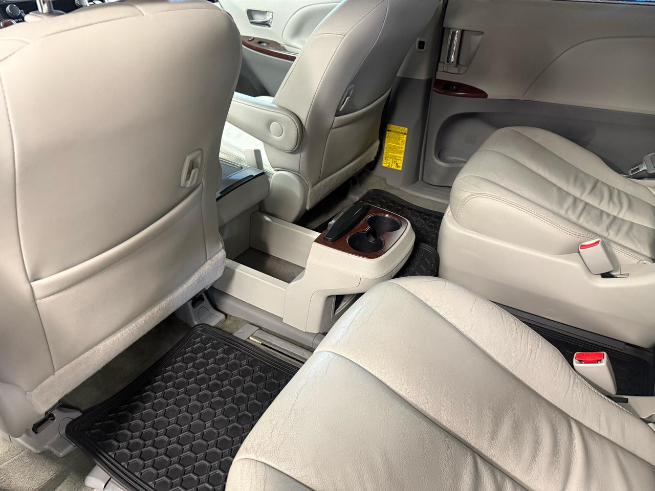 Toyota Sienna Limited AWD 7-Passenger V6 2014