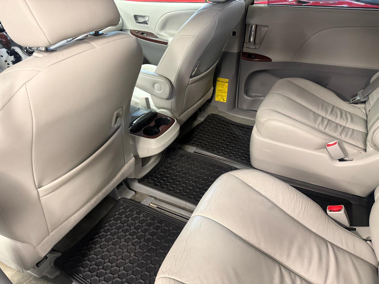 Toyota Sienna Limited AWD 7-Passenger V6 2014