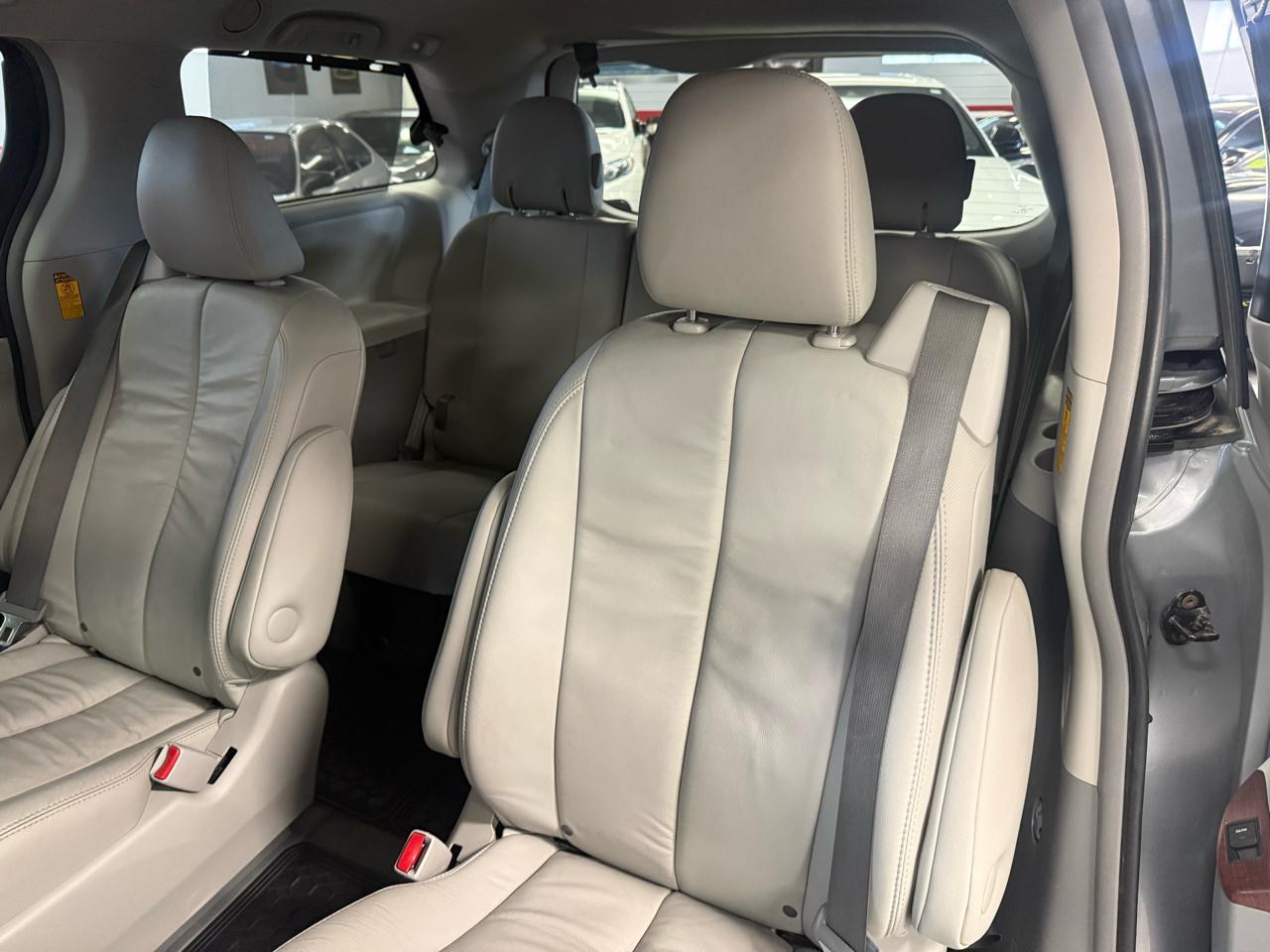 Toyota Sienna Limited AWD 7-Passenger V6 2014