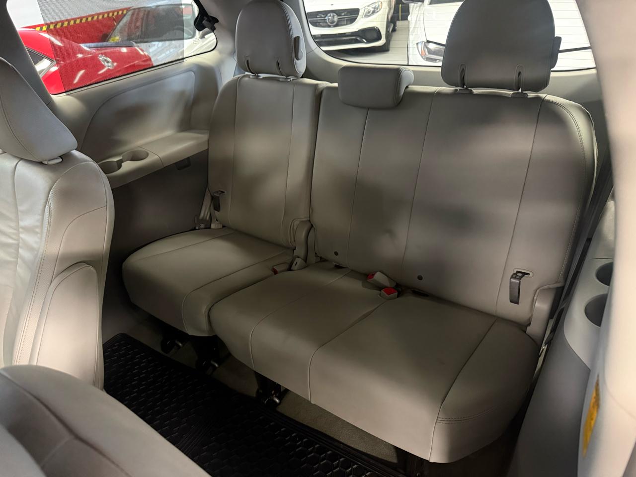 Toyota Sienna Limited AWD 7-Passenger V6 2014