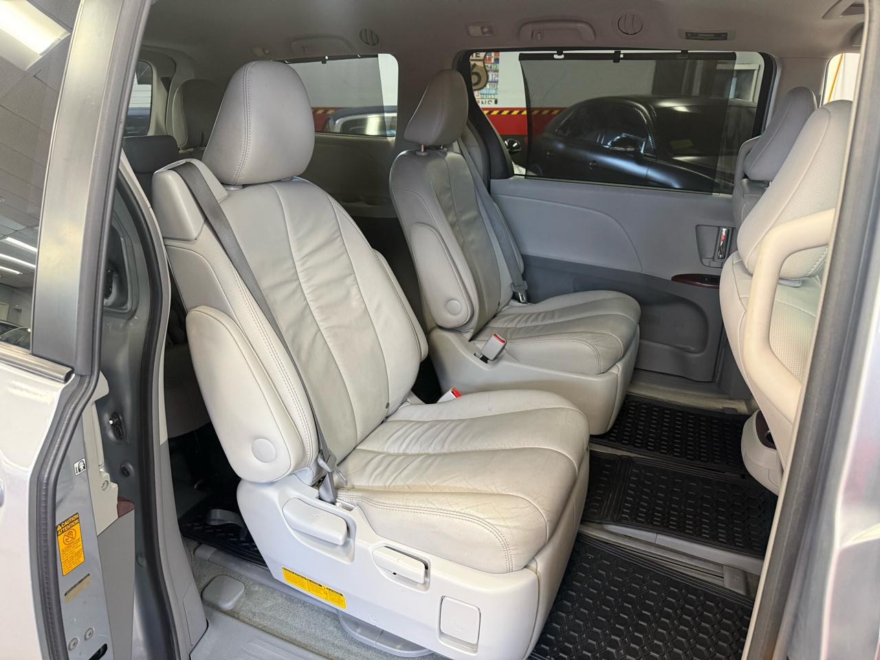 Toyota Sienna Limited AWD 7-Passenger V6 2014