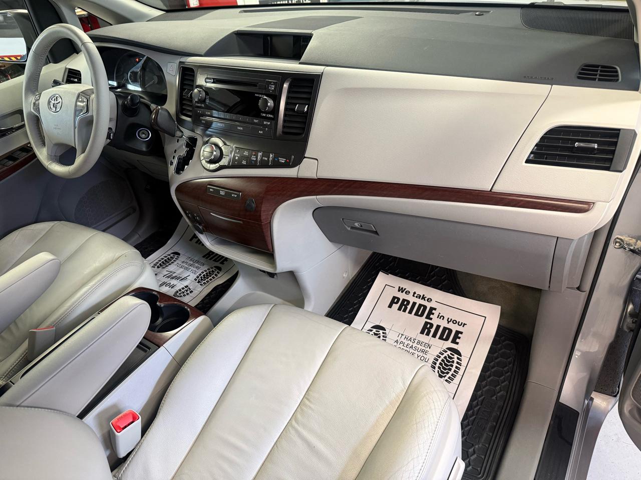 Toyota Sienna Limited AWD 7-Passenger V6 2014