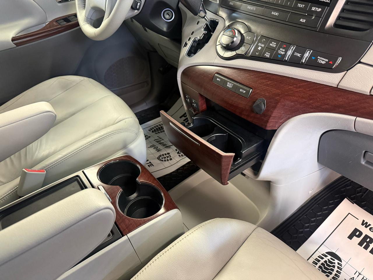 Toyota Sienna Limited AWD 7-Passenger V6 2014