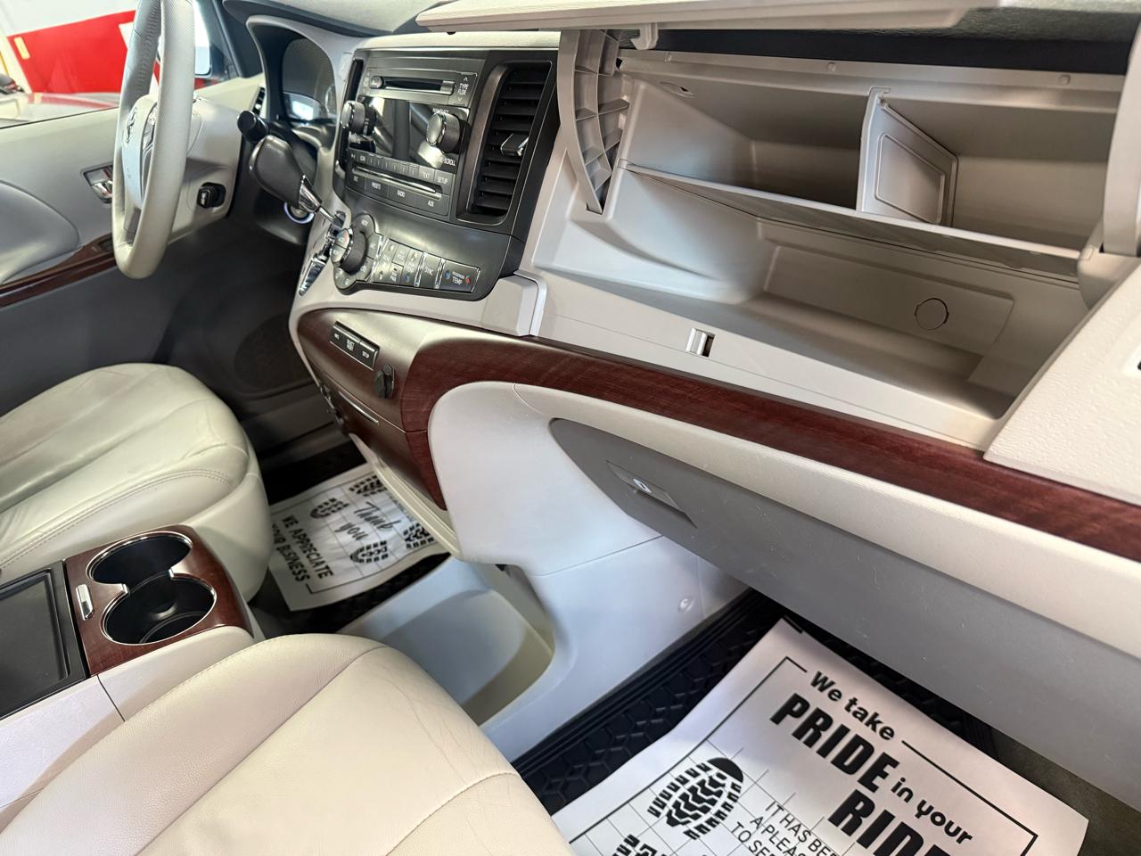 Toyota Sienna Limited AWD 7-Passenger V6 2014