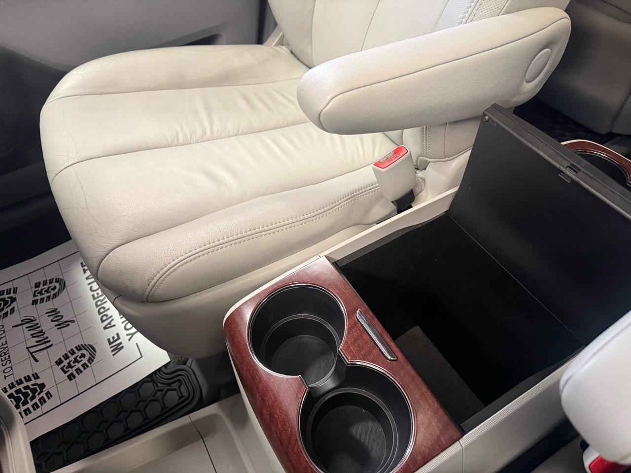 Toyota Sienna Limited AWD 7-Passenger V6 2014