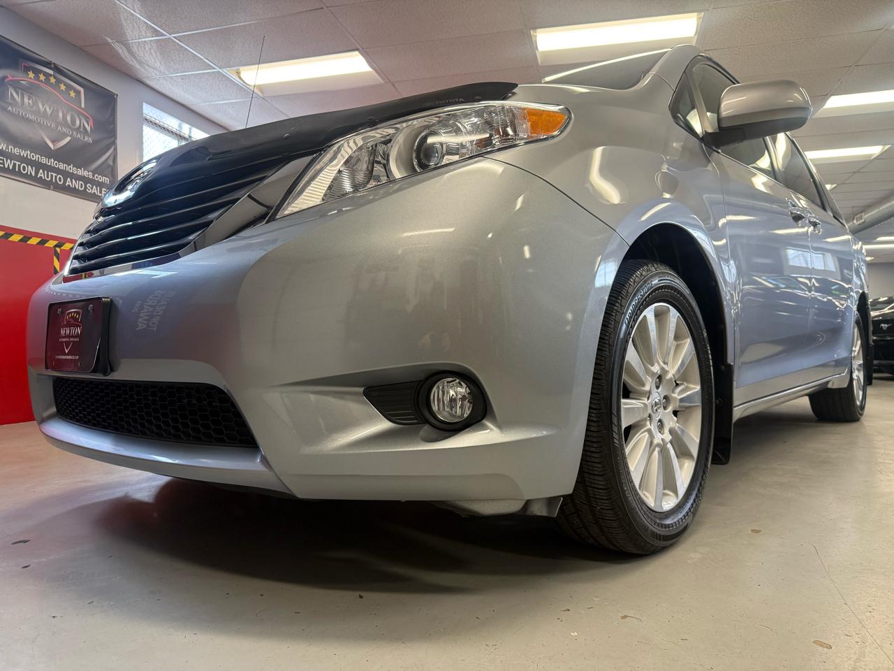 Toyota Sienna Limited AWD 7-Passenger V6 2014