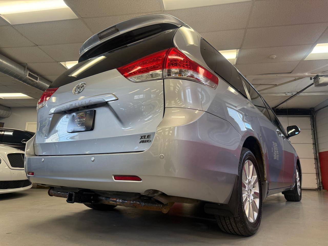 Toyota Sienna Limited AWD 7-Passenger V6 2014