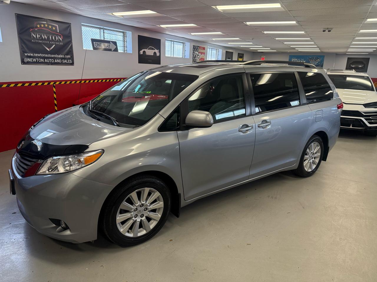 Toyota Sienna Limited AWD 7-Passenger V6 2014