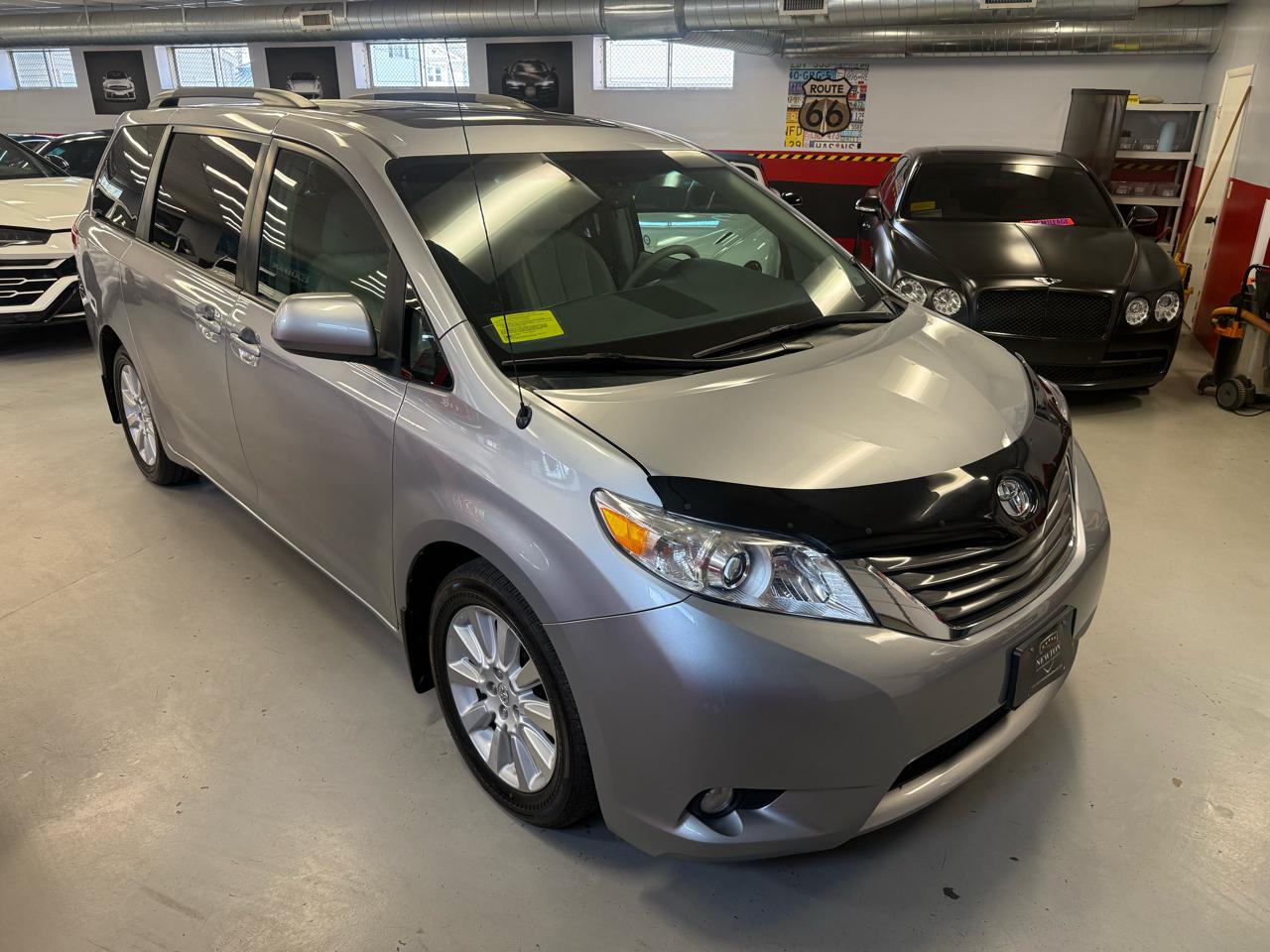 Toyota Sienna Limited AWD 7-Passenger V6 2014