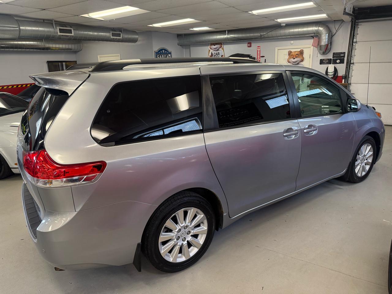 Toyota Sienna Limited AWD 7-Passenger V6 2014