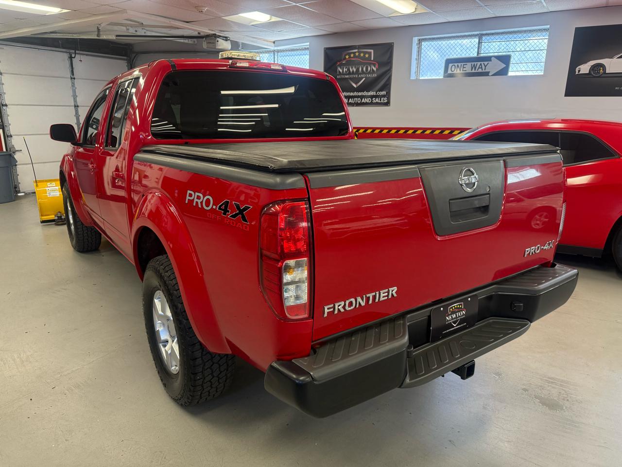 Nissan Frontier LE Crew Cab 4WD 2010