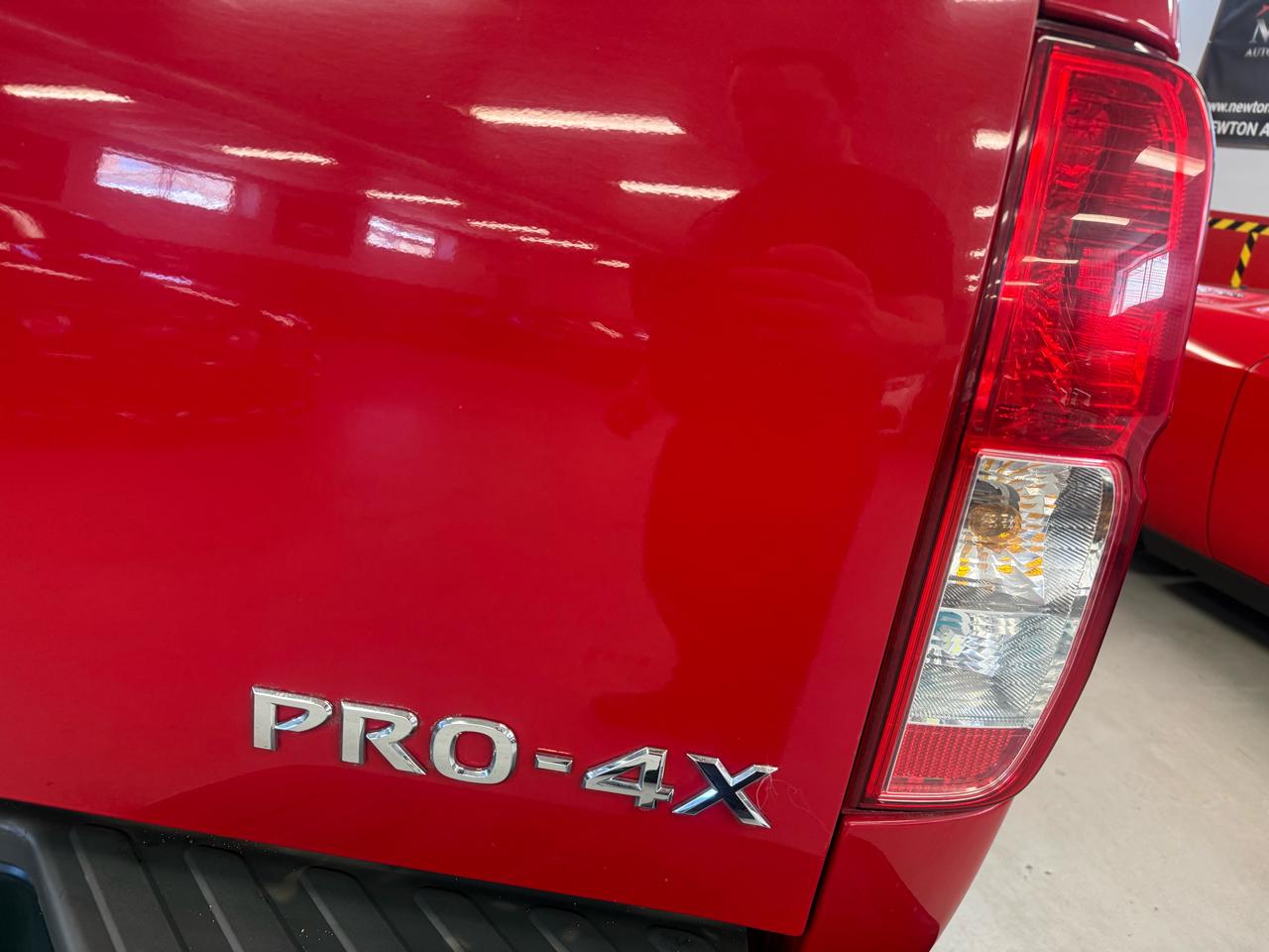 Nissan Frontier LE Crew Cab 4WD 2010