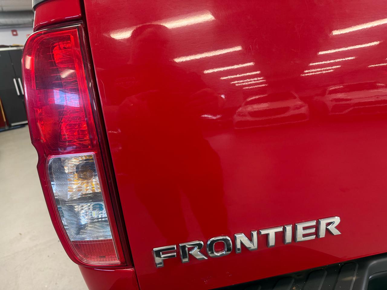 Nissan Frontier LE Crew Cab 4WD 2010