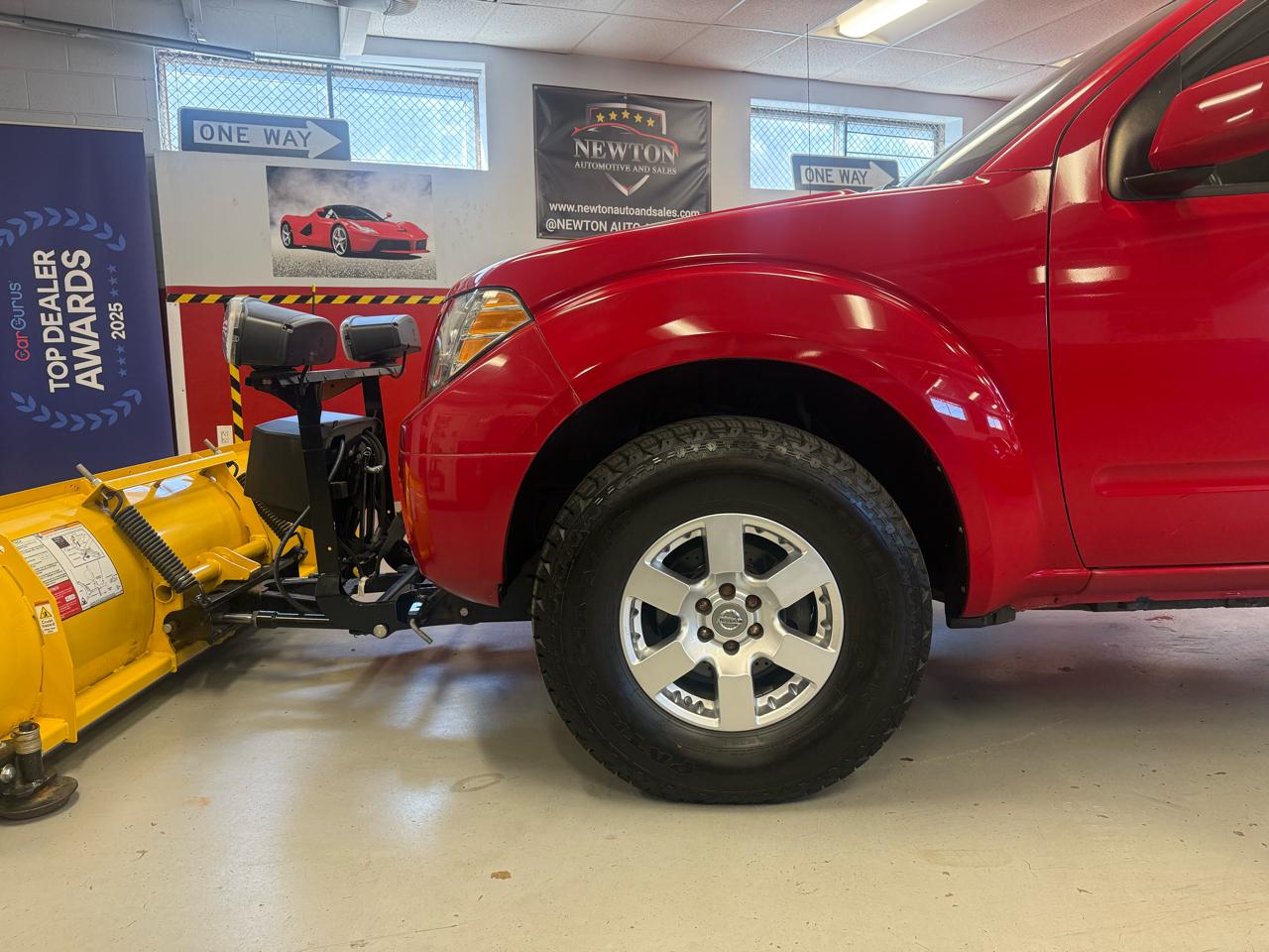 Nissan Frontier LE Crew Cab 4WD 2010