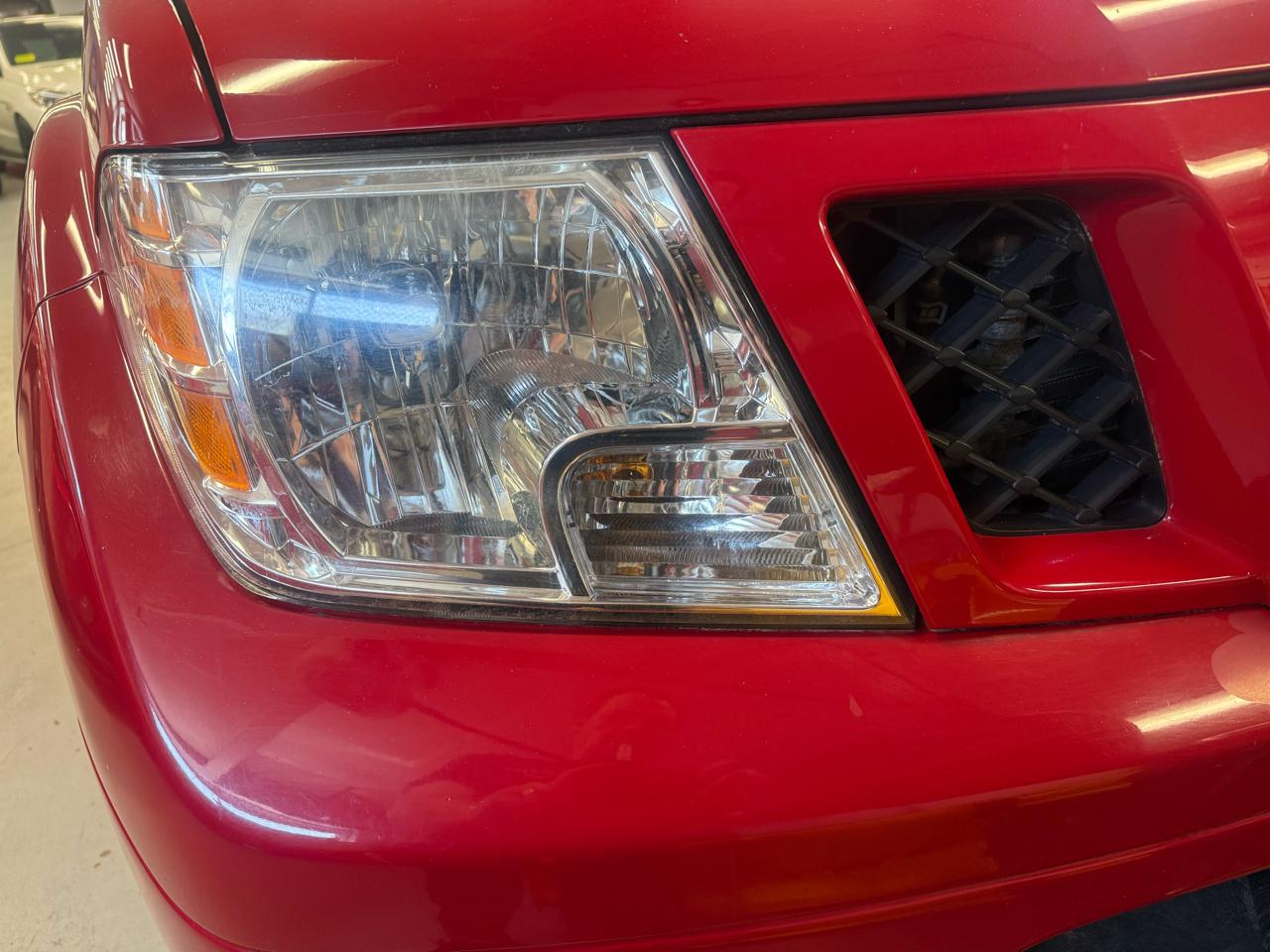 Nissan Frontier LE Crew Cab 4WD 2010