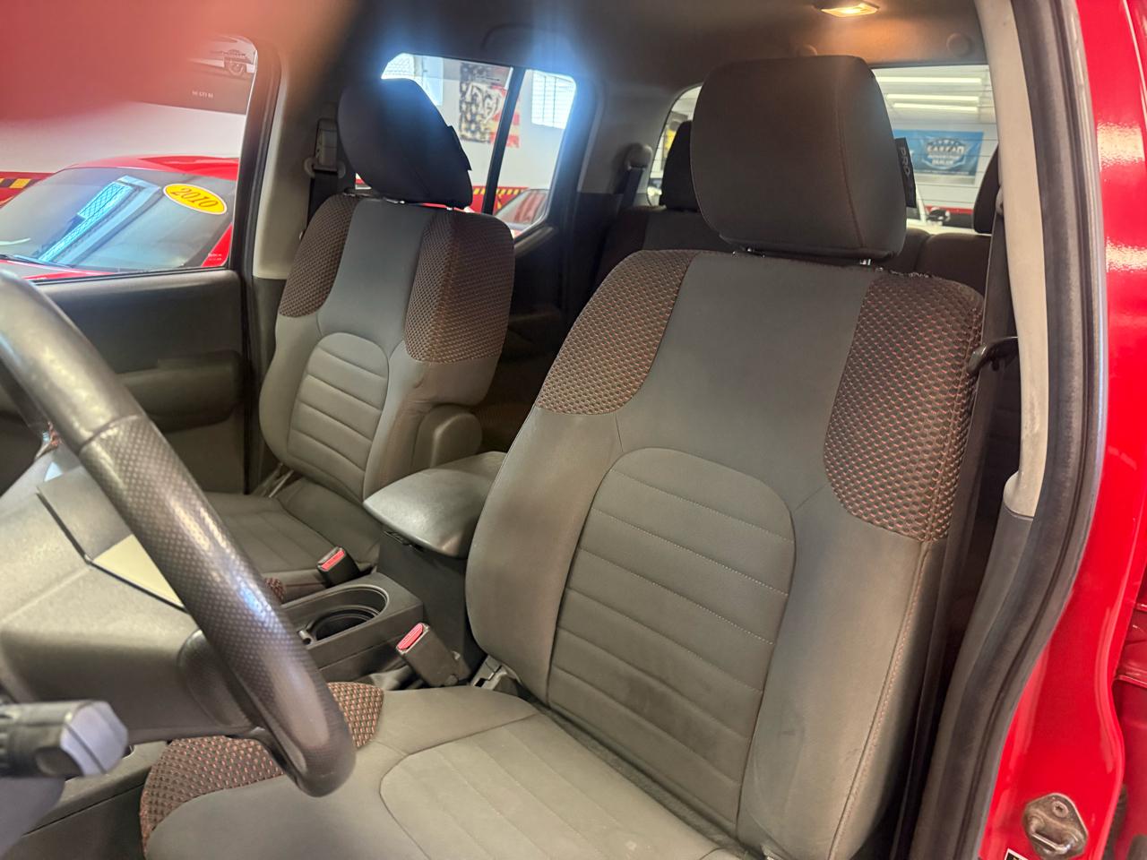 Nissan Frontier LE Crew Cab 4WD 2010