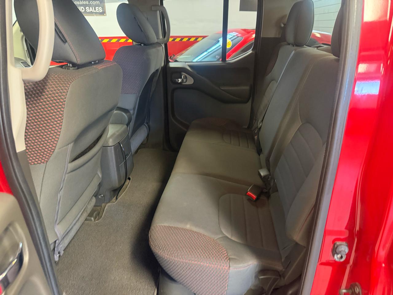 Nissan Frontier LE Crew Cab 4WD 2010