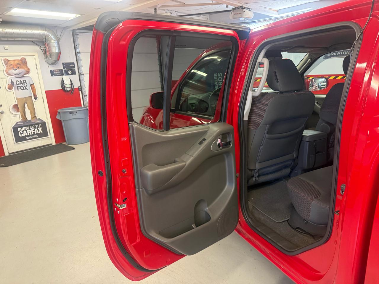 Nissan Frontier LE Crew Cab 4WD 2010