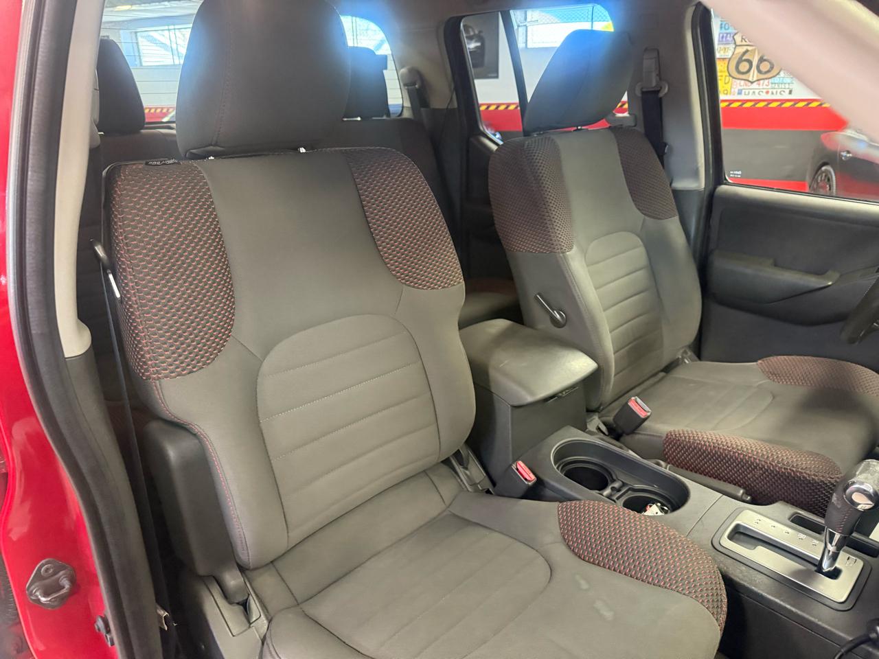 Nissan Frontier LE Crew Cab 4WD 2010