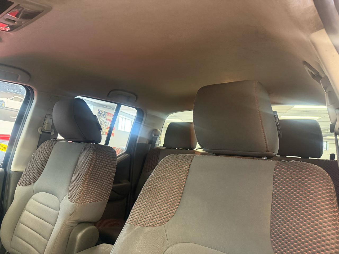 Nissan Frontier LE Crew Cab 4WD 2010