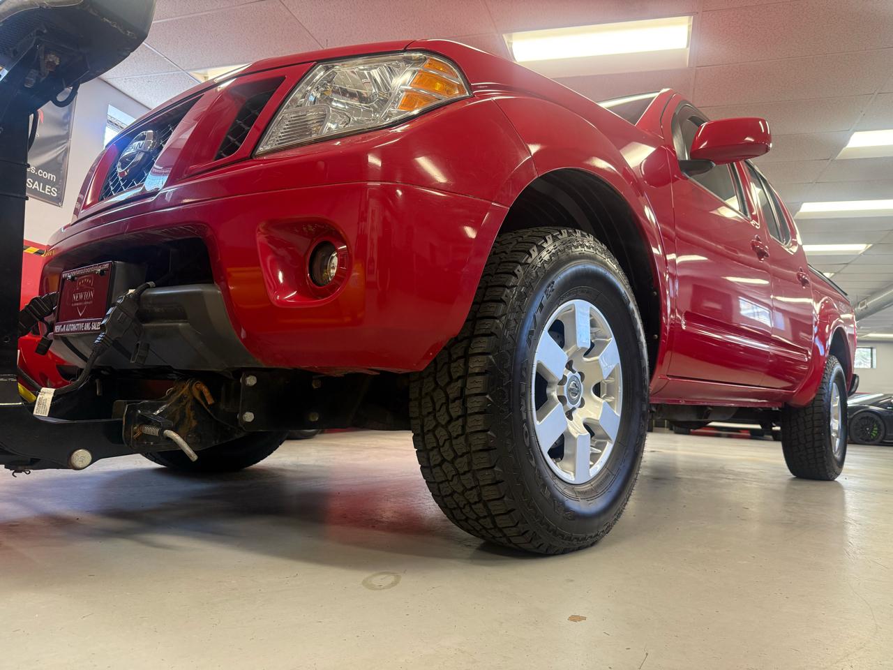 Nissan Frontier LE Crew Cab 4WD 2010