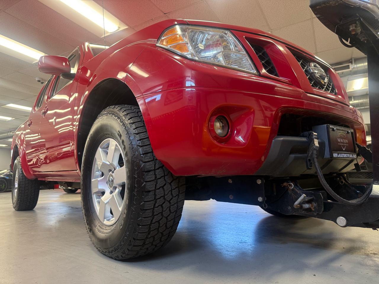 Nissan Frontier LE Crew Cab 4WD 2010