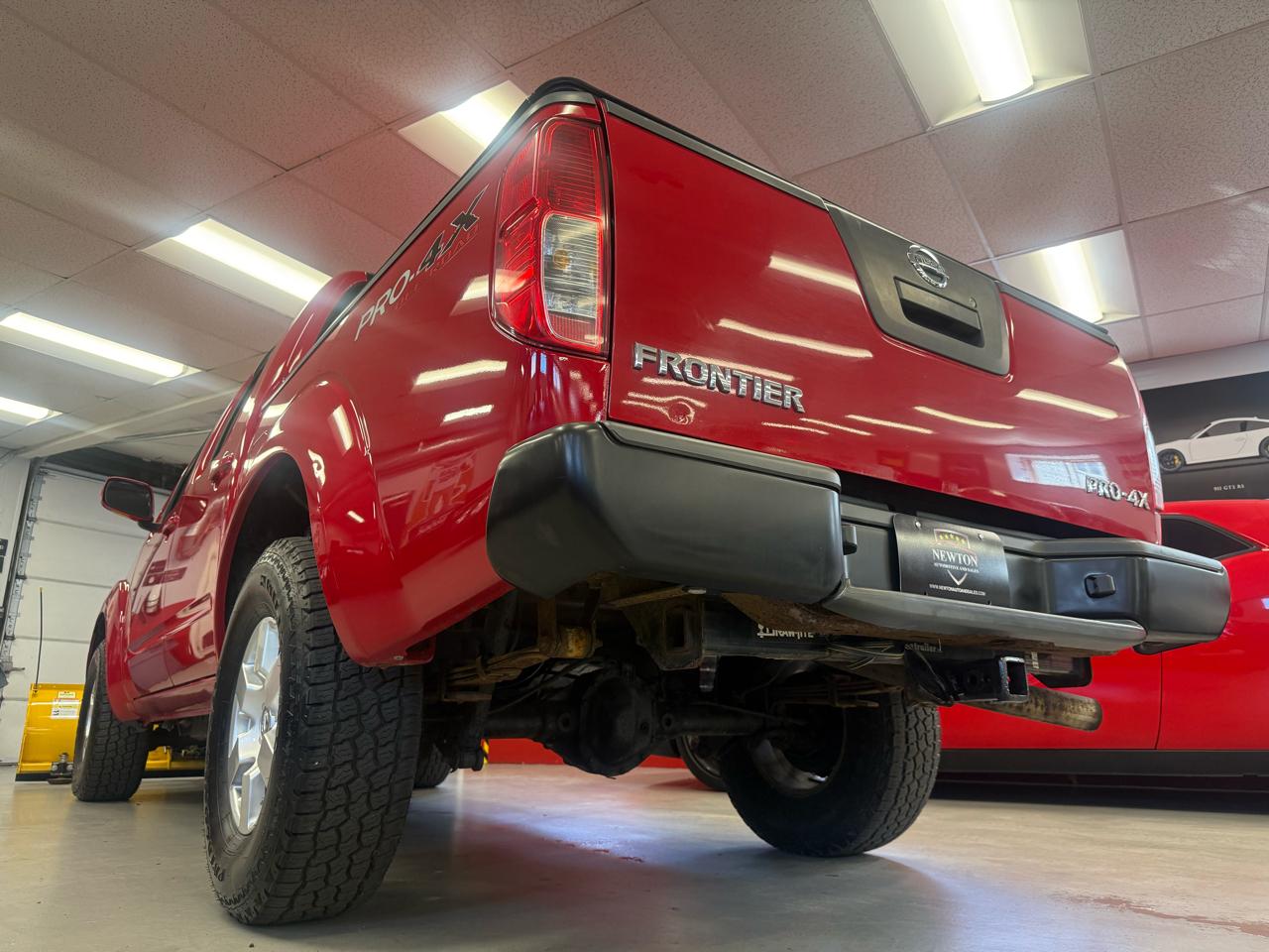 Nissan Frontier LE Crew Cab 4WD 2010