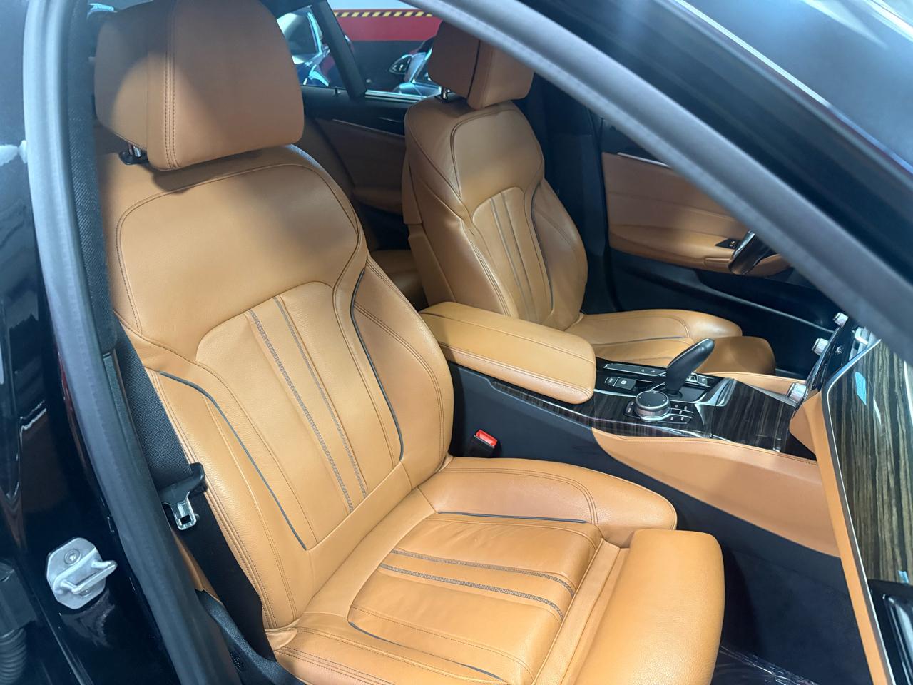 BMW 5-Series M550i xDrive 2020
