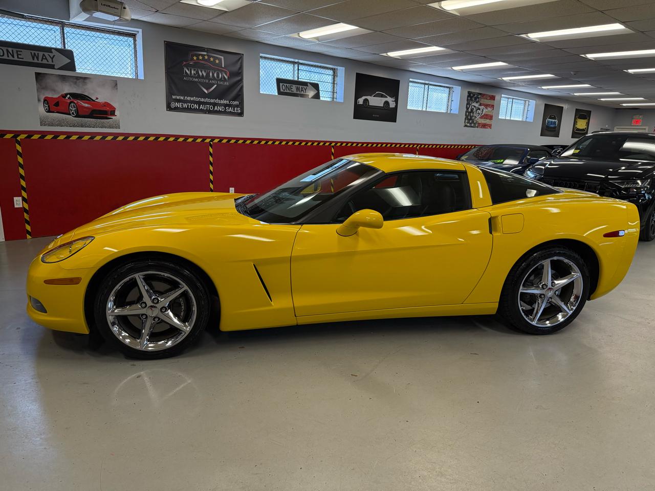 Chevrolet Corvette Standard Coupe 1LT 2011