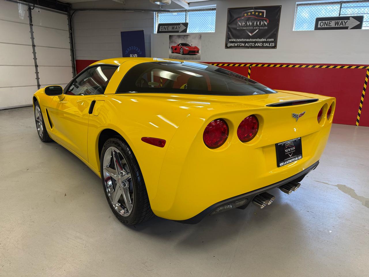 Chevrolet Corvette Standard Coupe 1LT 2011