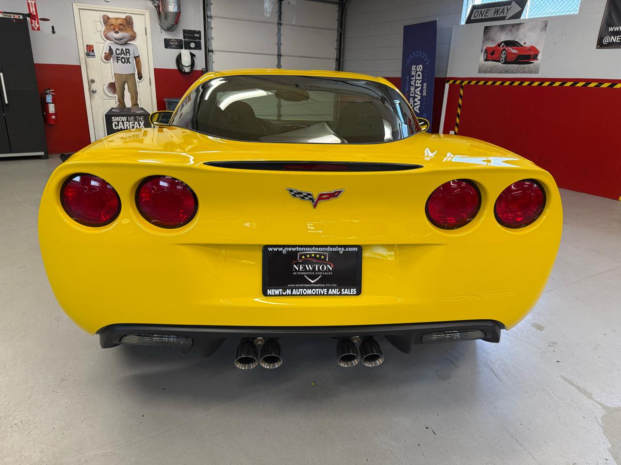Chevrolet Corvette Standard Coupe 1LT 2011