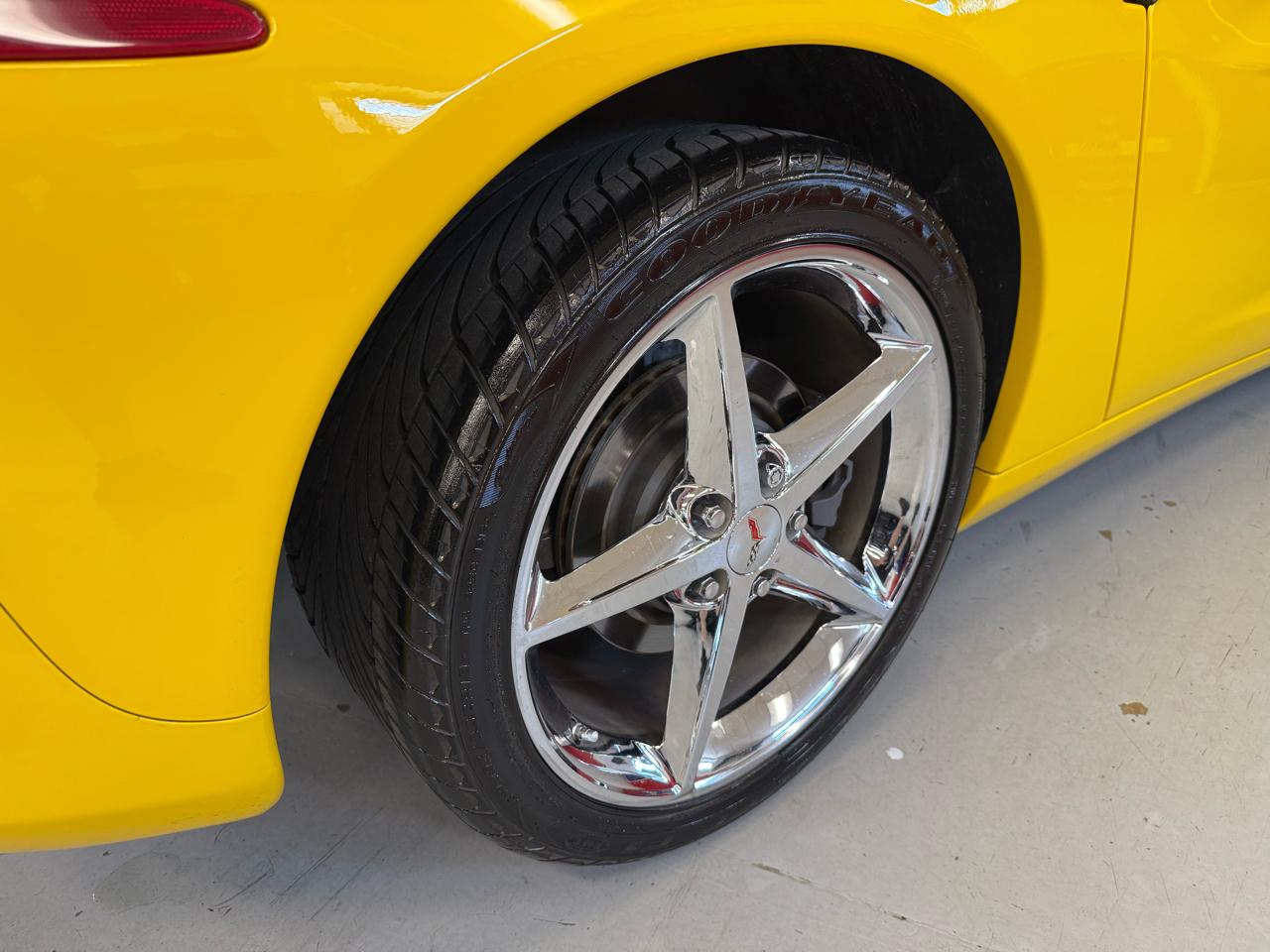 Chevrolet Corvette Standard Coupe 1LT 2011
