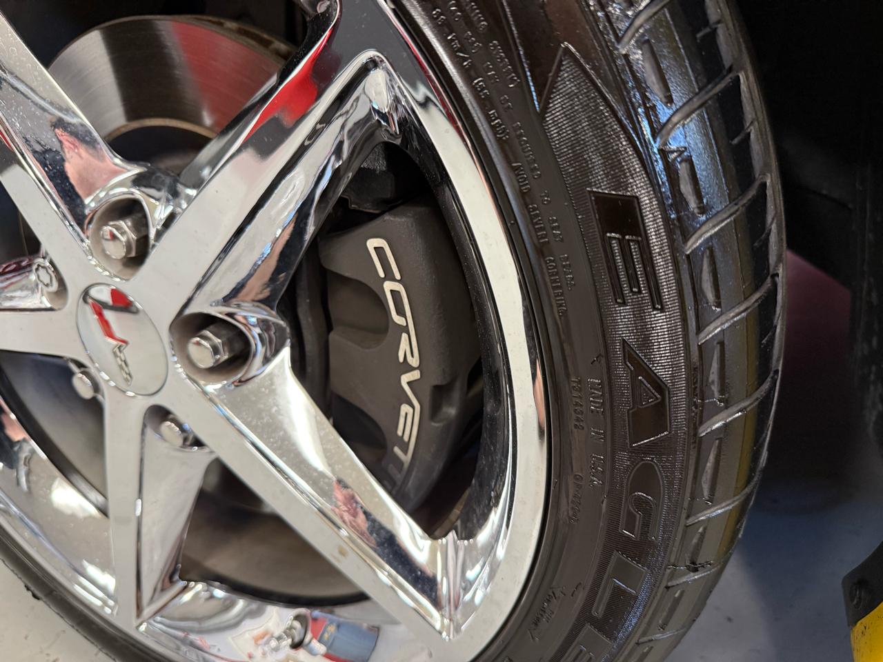 Chevrolet Corvette Standard Coupe 1LT 2011