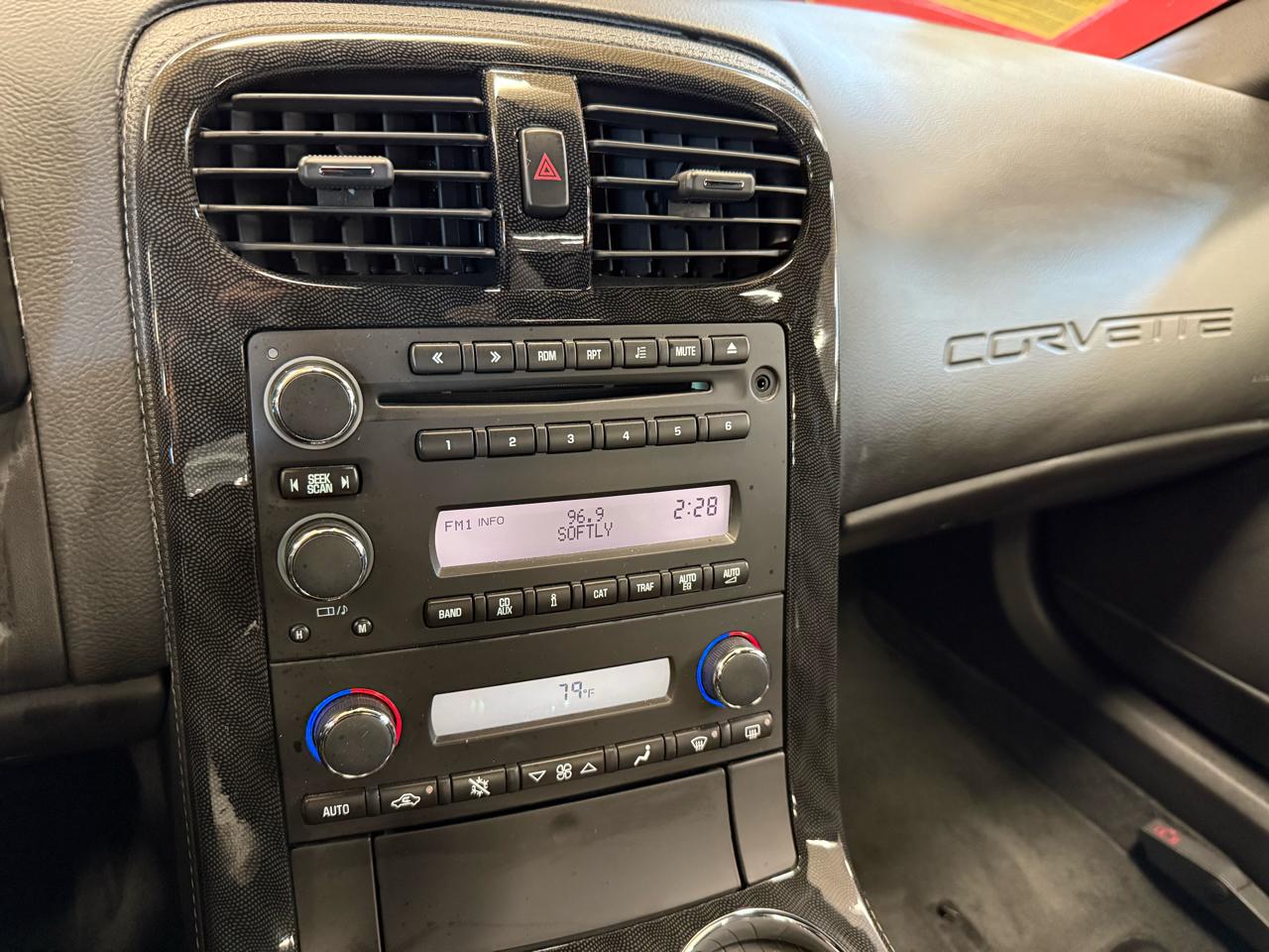 Chevrolet Corvette Standard Coupe 1LT 2011