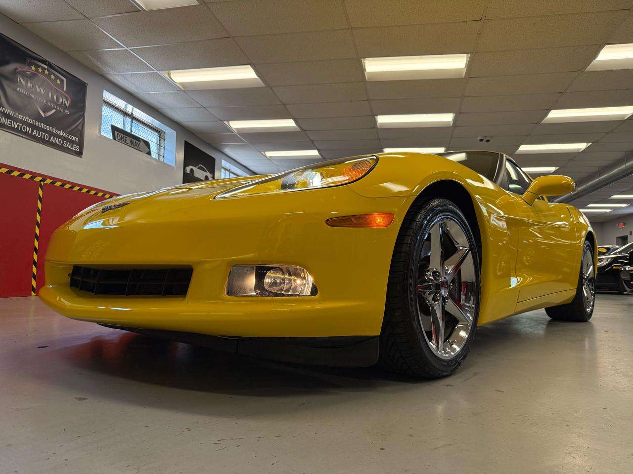 Chevrolet Corvette Standard Coupe 1LT 2011
