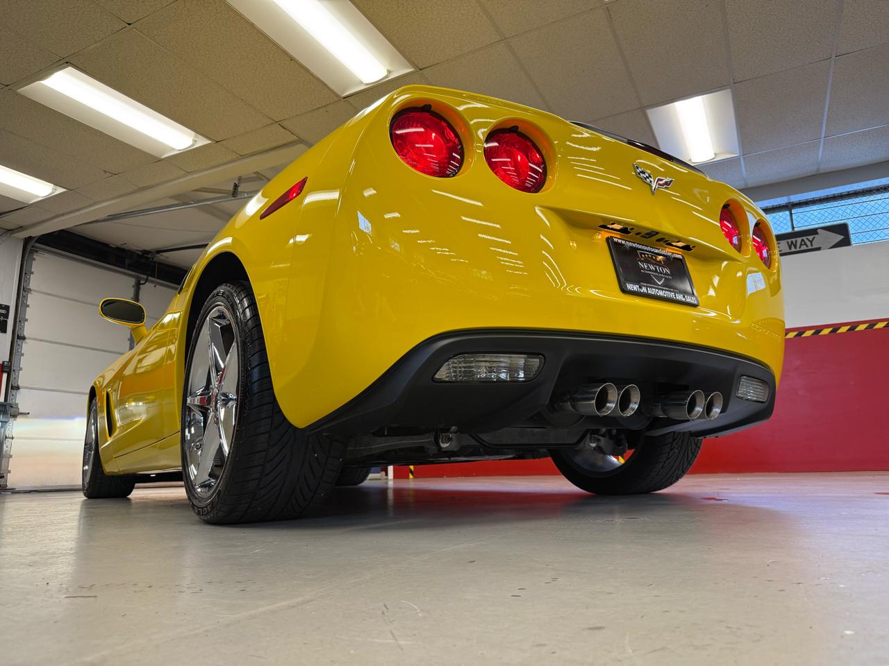Chevrolet Corvette Standard Coupe 1LT 2011