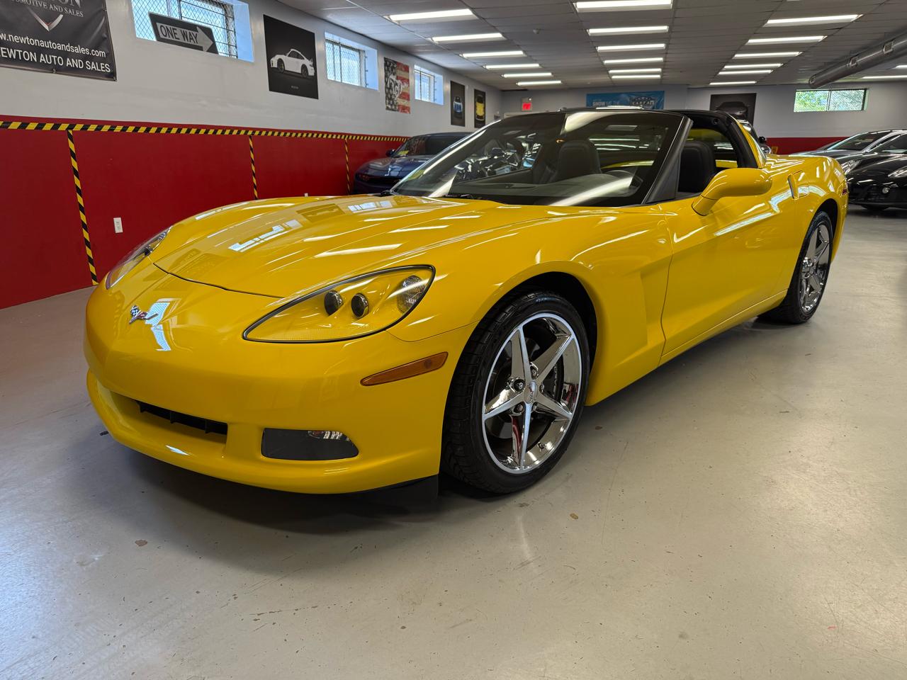 Chevrolet Corvette Standard Coupe 1LT 2011
